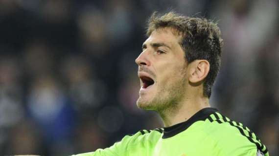 Casillas propone un clásico vintage: "Deberíamos juntarnos los míticos"