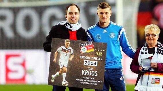 Kroos recoge el galardón como mejor jugador alemán de 2014