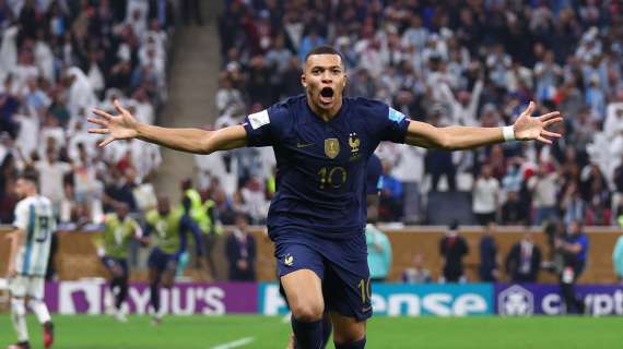 Kylian Mbapp&eacute; con Francia