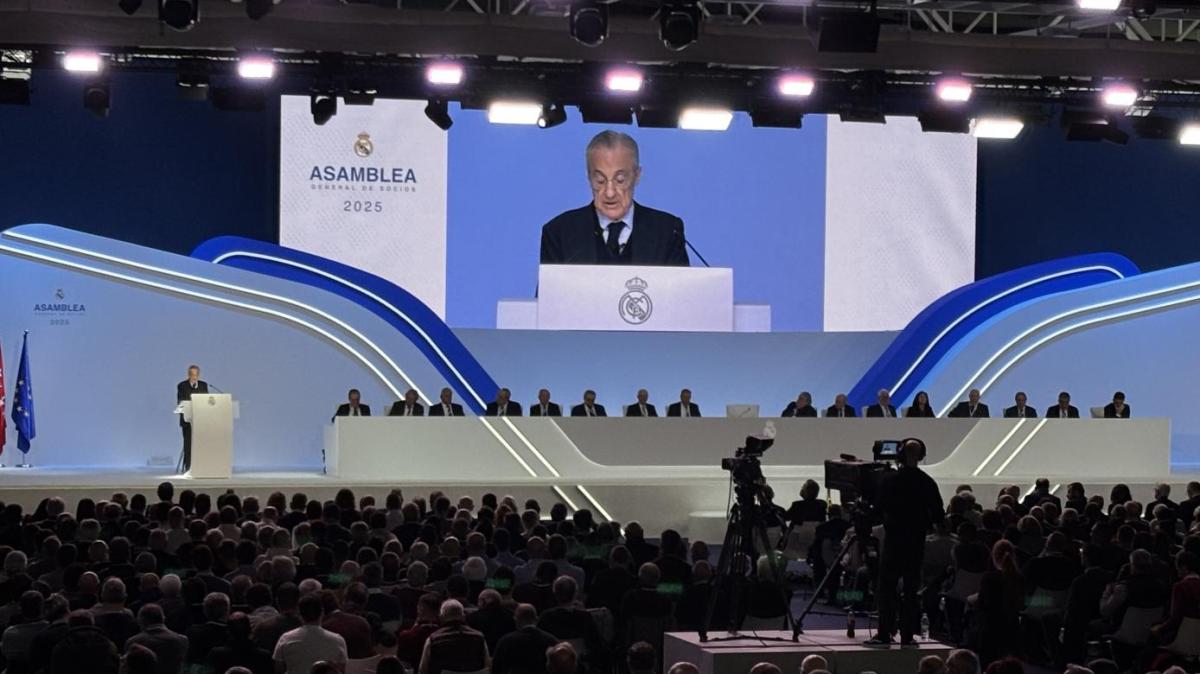 Asamblea de socios del Real Madrid | Florentino Pérez: "No es normal que el Barcelona haya pagado 8 millones al vicepresidente de los árbitros"