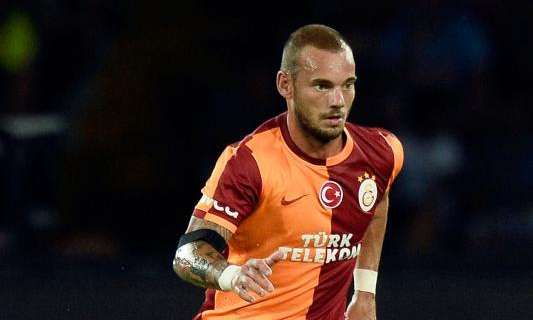 FOTO - Sneijder rescinde su contrato con el Galatasaray y se despide de la afición