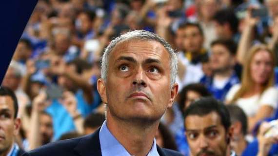 Mourinho consigue un aplazamiento y se sentará en el banquillo ante su antiguo club, el Chelsea