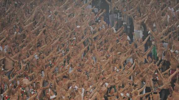 ¡OJO! Los hinchas del Legia Varsovia amenazan y agreden a los jugadores tras su derrota