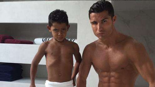 Cristiano y su hijo muestran su parecido