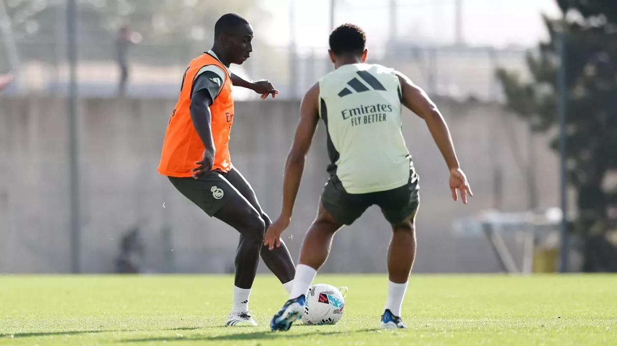 Mendy vuelve a entrenarse en un día con muchas ausencias