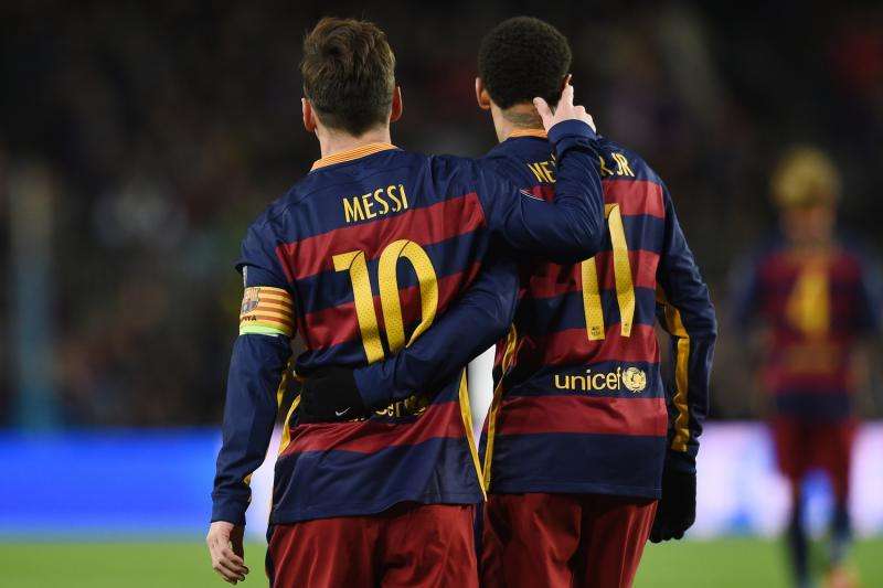AS: El riesgo que corre el Barcelona si renueva a Messi y Neymar