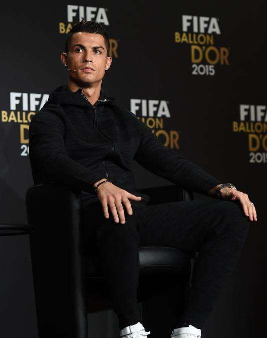 Cristiano, a Alves: "Toma ejemplo de Iniesta y deja de hacer el idiota en redes sociales"