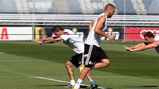 Benzema, ovacionado en el entrenamiento