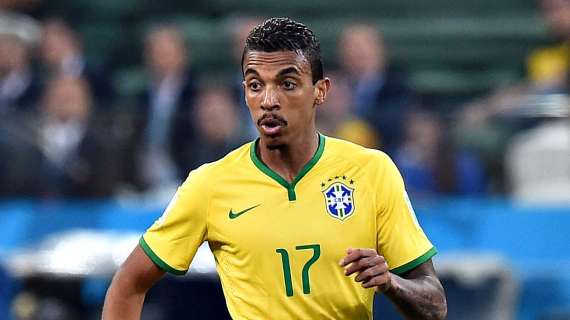 El Wolfsburgo negocia con el Madrid el traspaso de Luiz Gustavo por 25 'kilos'