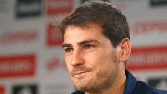 FOTO - Iker Casillas felicita al Real Madrid de Baloncesto