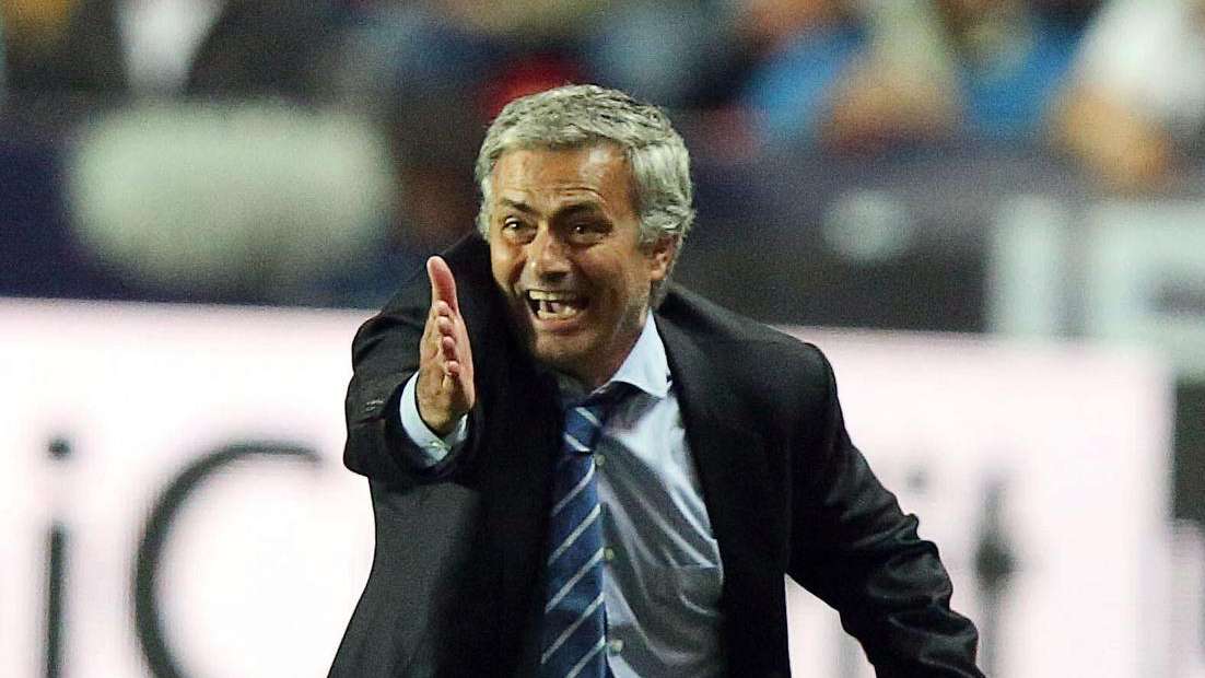 Mourinho: "Parece que jugamos en un campo vacío"