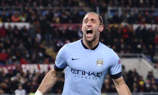 Zabaleta cierra las puertas a una salida del City