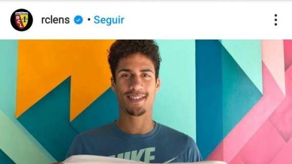 Varane subasta una de sus camisetas y destinará más de 4.000 euros a los hospitales de Lens