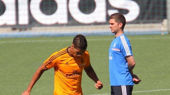 EcoDiario: Varane sufre una enfermedad crónica en sus rodillas