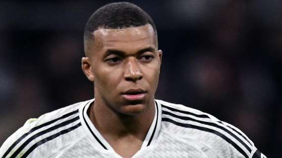 El gesto viral de Mbappé en zona mixta tras ser preguntado por la patada de Romero