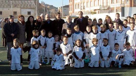 La Fundación Real Madrid visitó su escuela en Baza