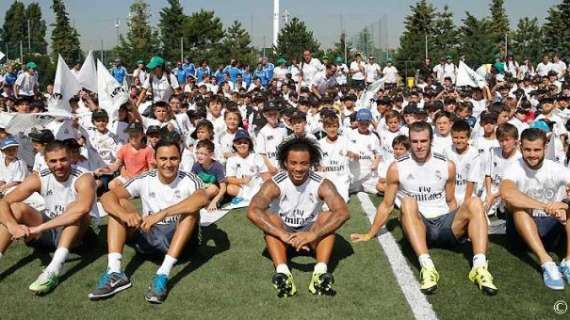 Varios jugadores del Madrid visitan el Campus Experience