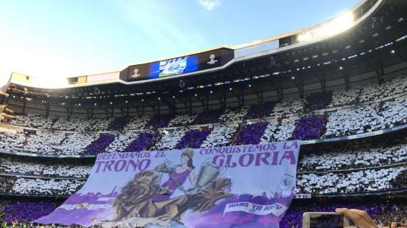 FOTO BD - Los dos tifos del Santiago Bernabéu a la salida de los jugadores