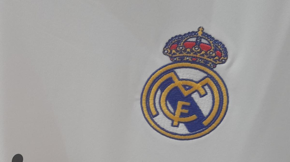 Las leyendas del Real Madrid dan espectáculo en el centenario del Weserstadion