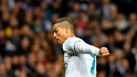 VÍDEO - Cristiano, ante la parada de Roberto: "Me cago en la p..., qué mala suerte"