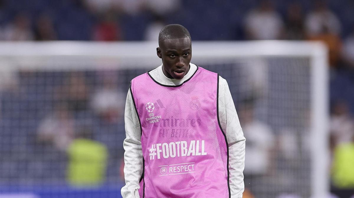Xabi Alonso confirma una posibilidad táctica con la vuelta de Mendy