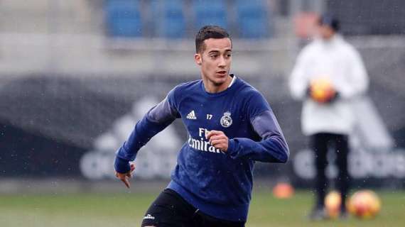 FOTO - Lucas Vázquez a tope en el entrenamiento de hoy