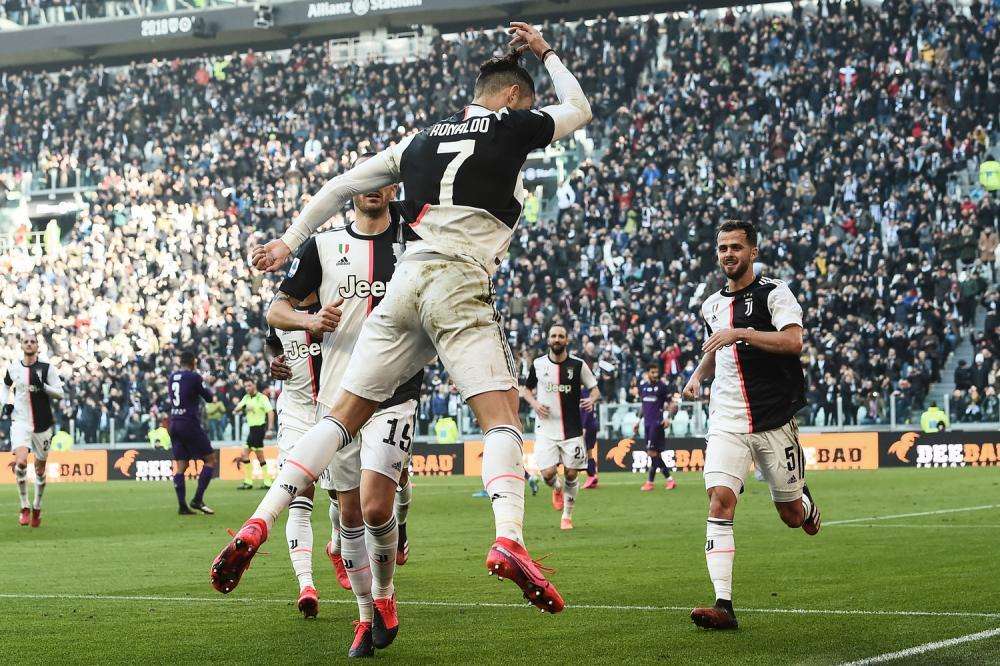 Neville: "Cristiano es de los pocos que reconocen que los trofeos individuales son importantes para él"