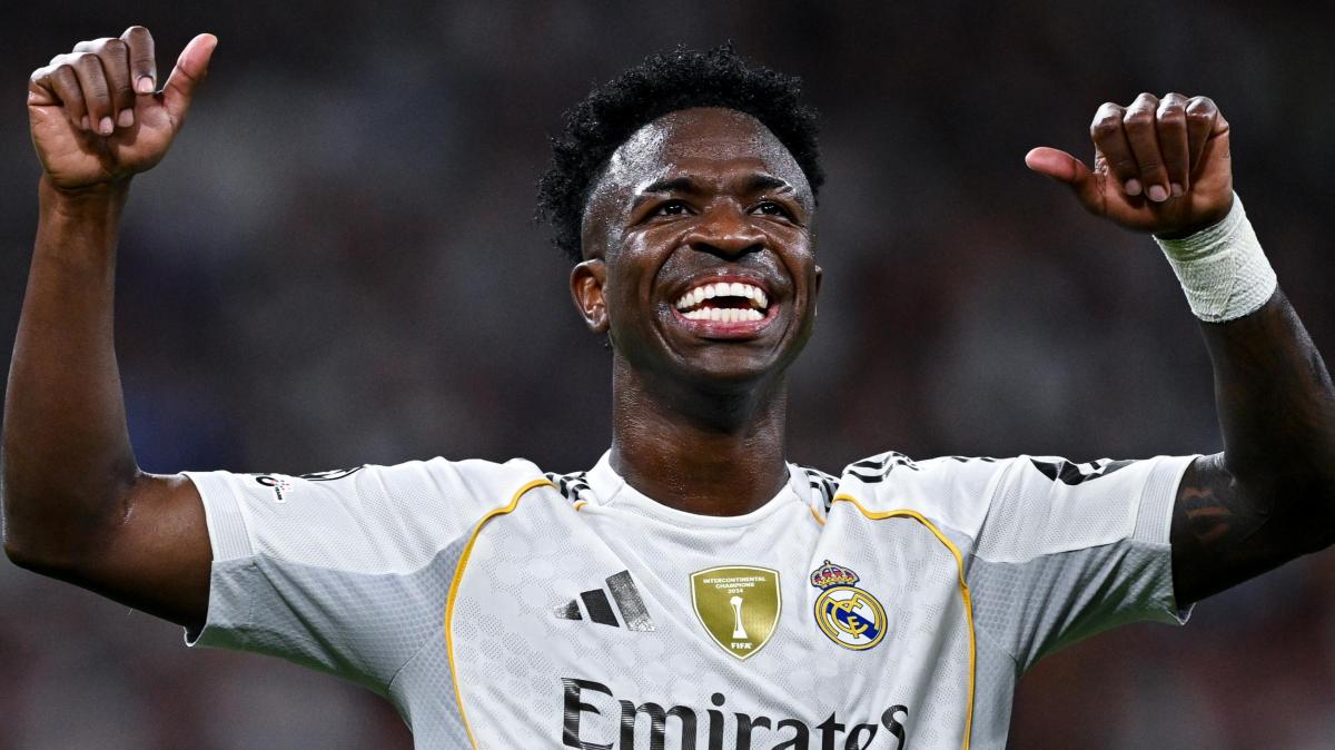 Vinícius: regates, fallos y aplausos en el regreso al Santiago Bernabéu