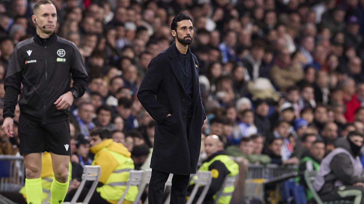 "Torrente en ataque y frases para tazas": el irónico juicio a la "revolución Arbeloa" en el Real Madrid