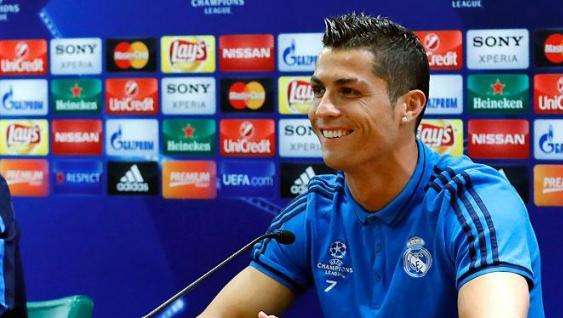 Cristiano: "Quiero ganar con Bale y Benzema, me dan igual los abrazos o los besitos"