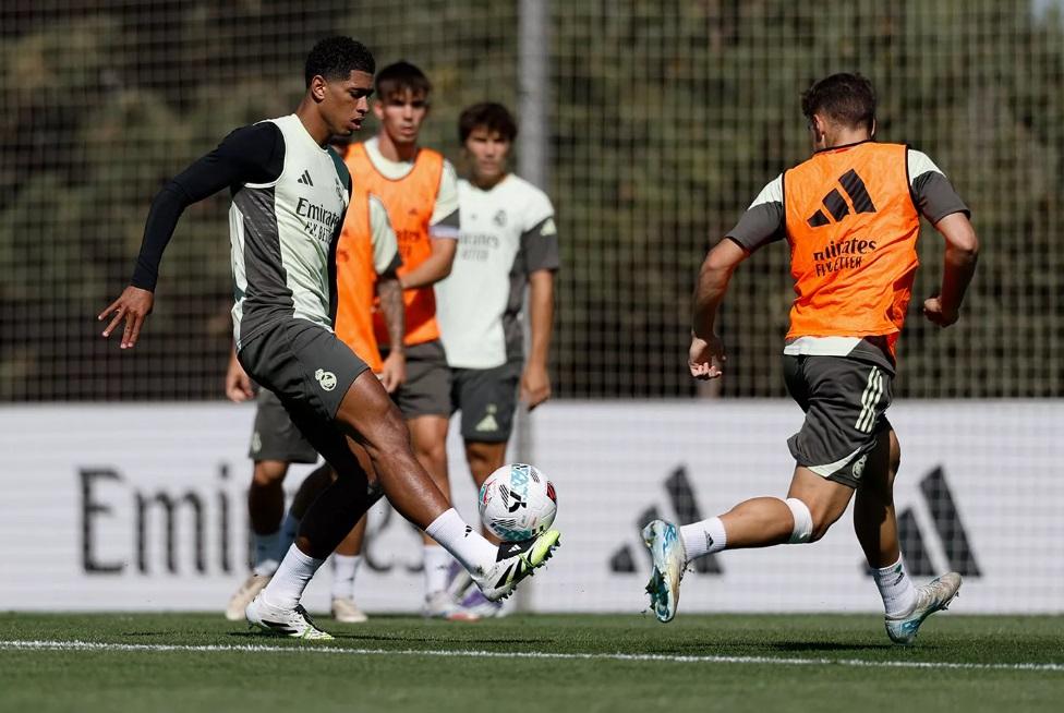 El Real Madrid viaja a Liverpool... con una tarea pendiente en Valdebebas