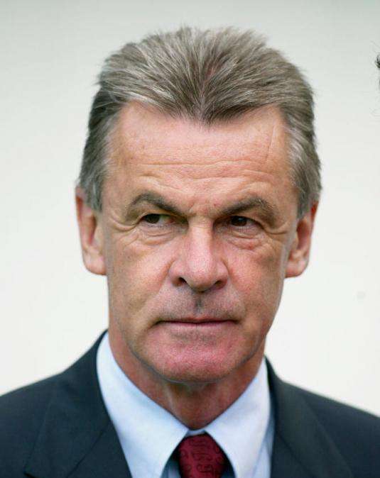 Hitzfeld, sobre la sanción a Madrid y Atleti: "Cualquier club debe cumplir con los requisitos legales"
