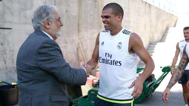 Plácido Domingo presenció el entrenamiento del Real Madrid