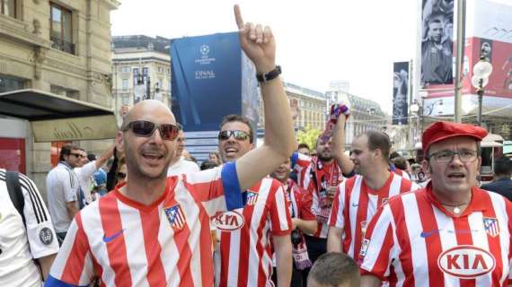 VÍDEO - Los aledaños del Calderón van tomando color: crece la marea rojiblanca