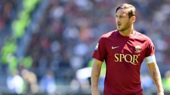 VÍDEO - La Roma rinde homenaje a Francesco Totti: mañana será su último partido oficial