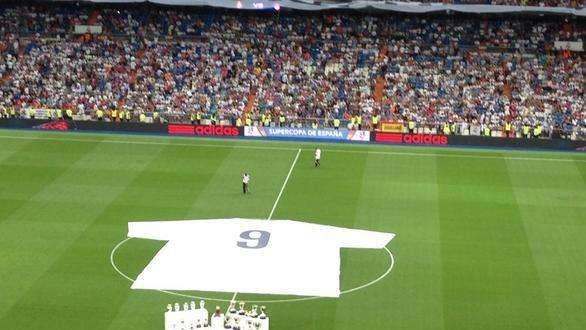 Homenaje a Di Stéfano en los prolegómenos del Real Madrid - Atlético
