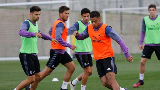 El primer equipo se entrena con el Castilla