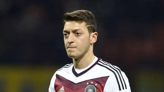 Özil: "Jugando por la derecha no tengo tanta libertad"