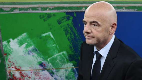 Infantino: "Hay que poner un límite al número de jugadores que un club incorpora y al gasto"