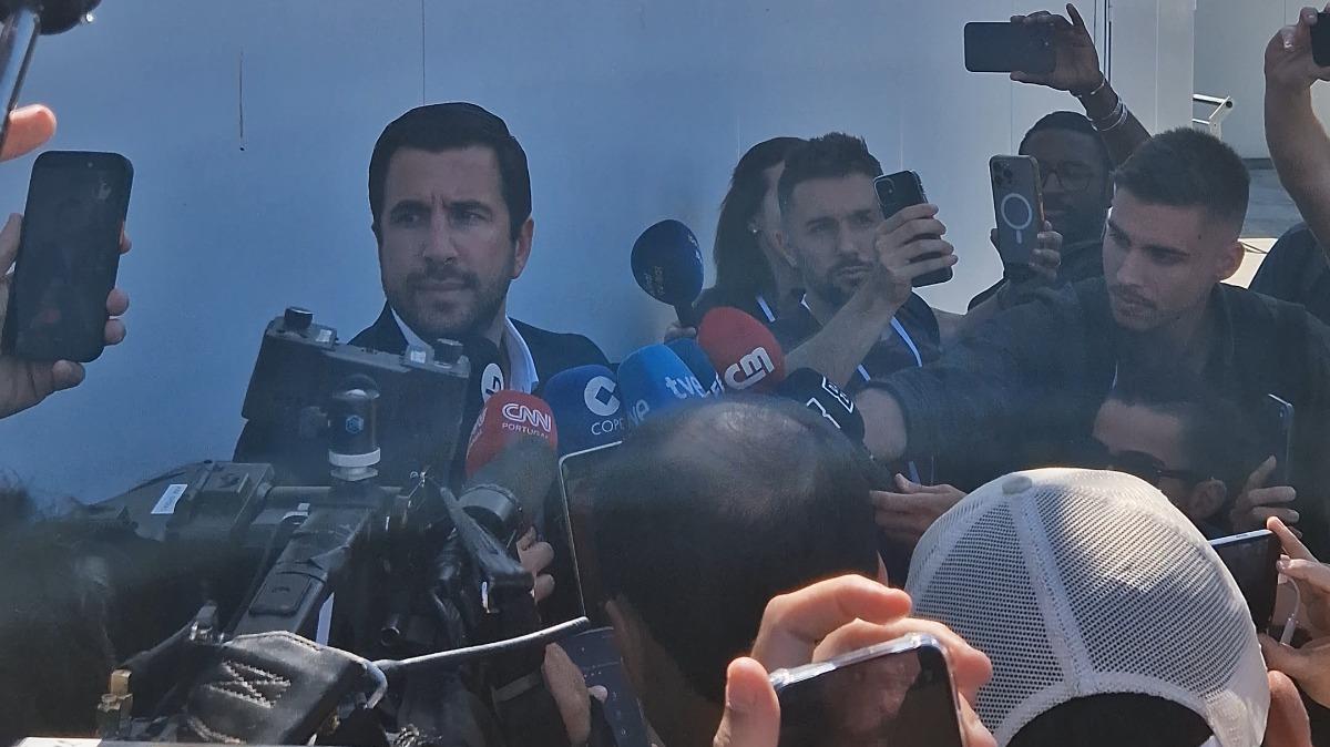 Enrique Riquelme vota y da un discurso para sus socios