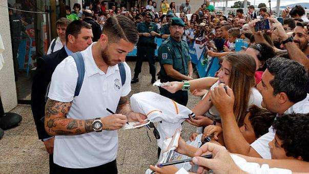 Recibimiento espectacular en Asturias al Real Madrid