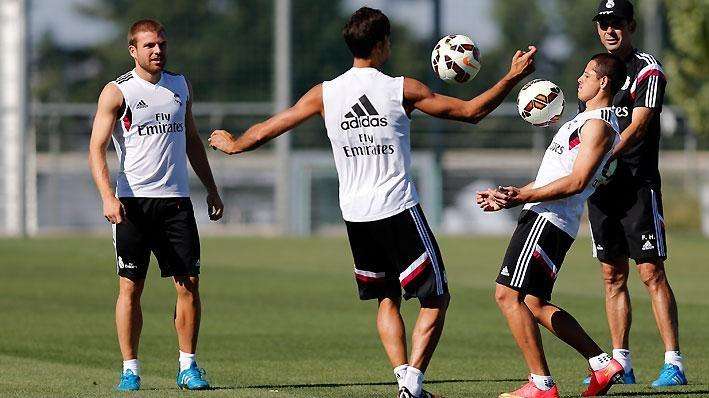 Hierro dirige el primer entrenamiento de 'Chicharito'