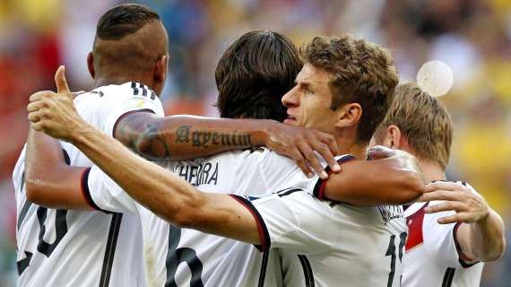 CRÓNICA: Müller clasifica a Alemania como primera de grupo