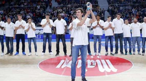 El Júnior ofreció el trofeo de campeón en L'Hospitalet