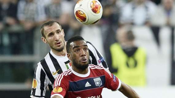 Lacazette: "Me quedo en el Olympique de Lyon"