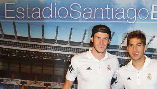 Bale y Lucas Silva acuden a la sesión de firmas en Barcelona