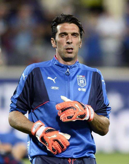 Buffon se enfrenta con la grada