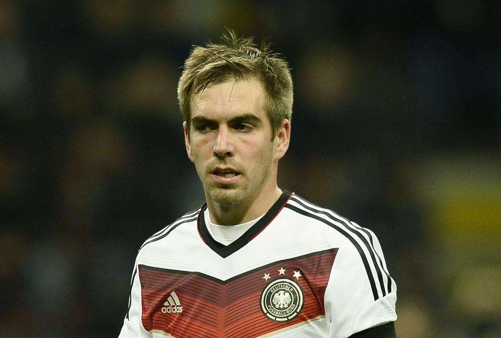 Lahm: "Özil está desesperado por ganar títulos con el Arsenal"