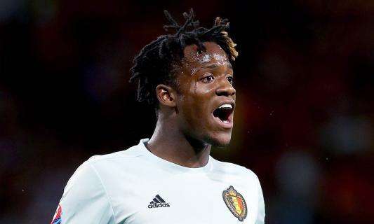 Batshuayi: "Espero ayudar al Chelsea a ganar muchos trofeos"