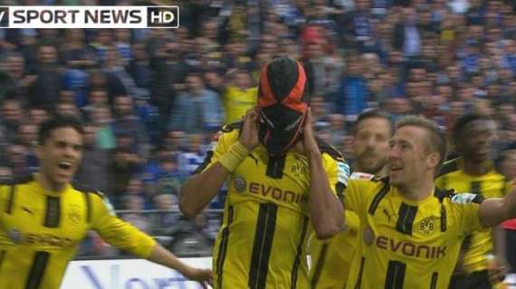 FOTO - La curiosa celebración de Aubameyang tras su gol ante el Schalke